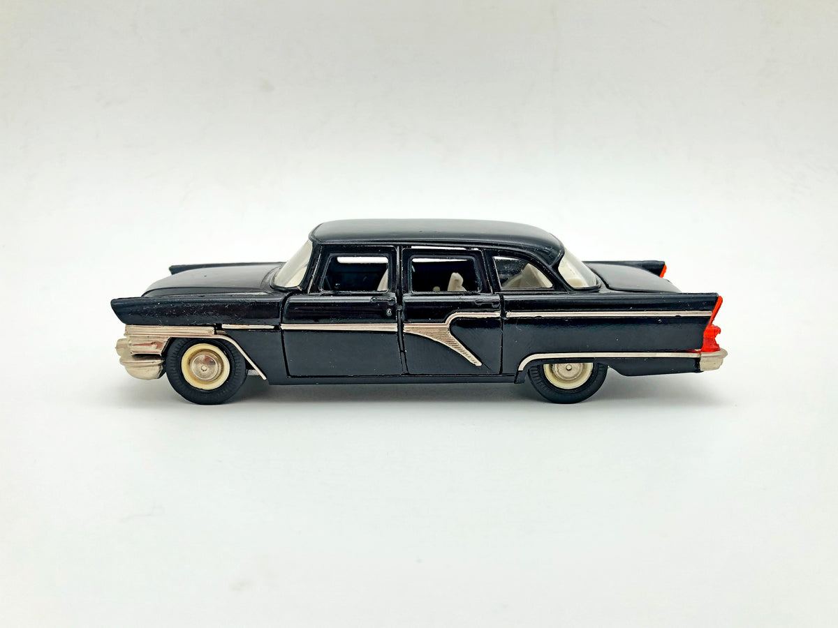 Vintage GAZ-13 Chaika Limousine Model Car | USSR 1:43 Scale Diecast Collectible