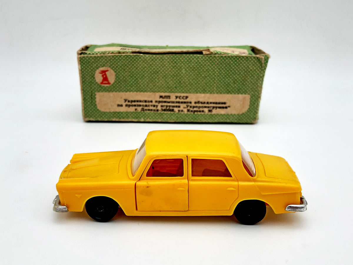 Vintage Soviet Plastic Lancia Flavia Berlina Model Car 1:43 USSR | Rare Mebetoys Remake Toy