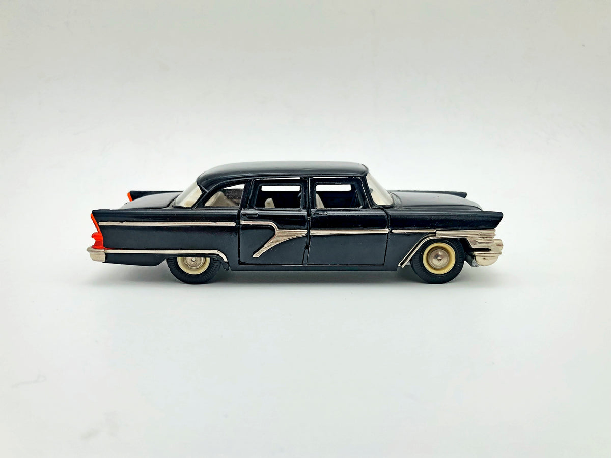 Vintage GAZ-13 Chaika Limousine Model Car | USSR 1:43 Scale Diecast Collectible