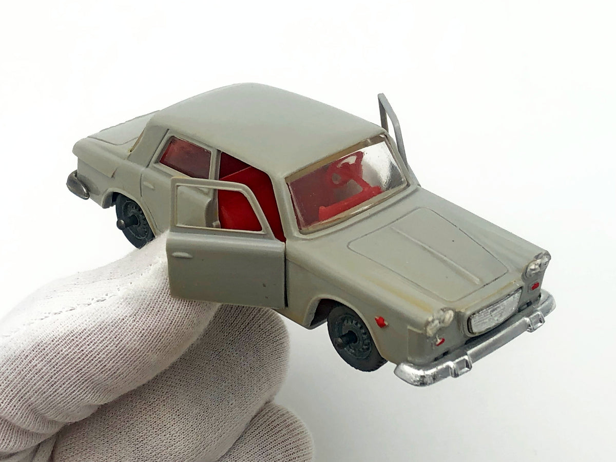 Vintage Fiat 1500 / Lancia Flavia Model Car | USSR 1:43 Scale Collectible Remake